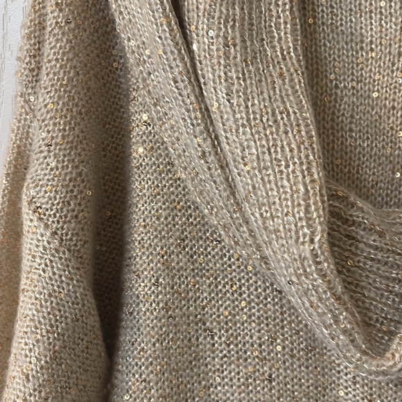 EUC Gold Sequined Sweater - Picture 4 of 10
